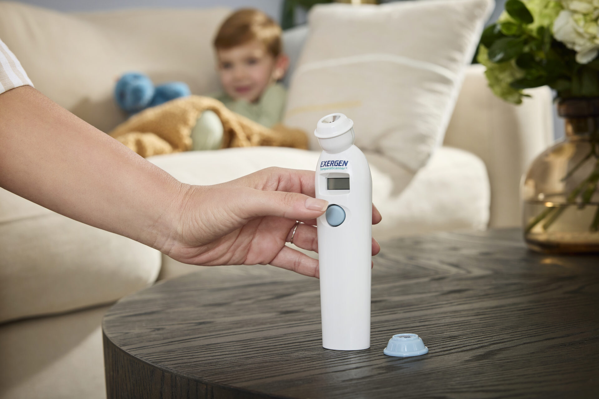 Exergen_Lifestyle_TAT2000_HandThermometer_hero